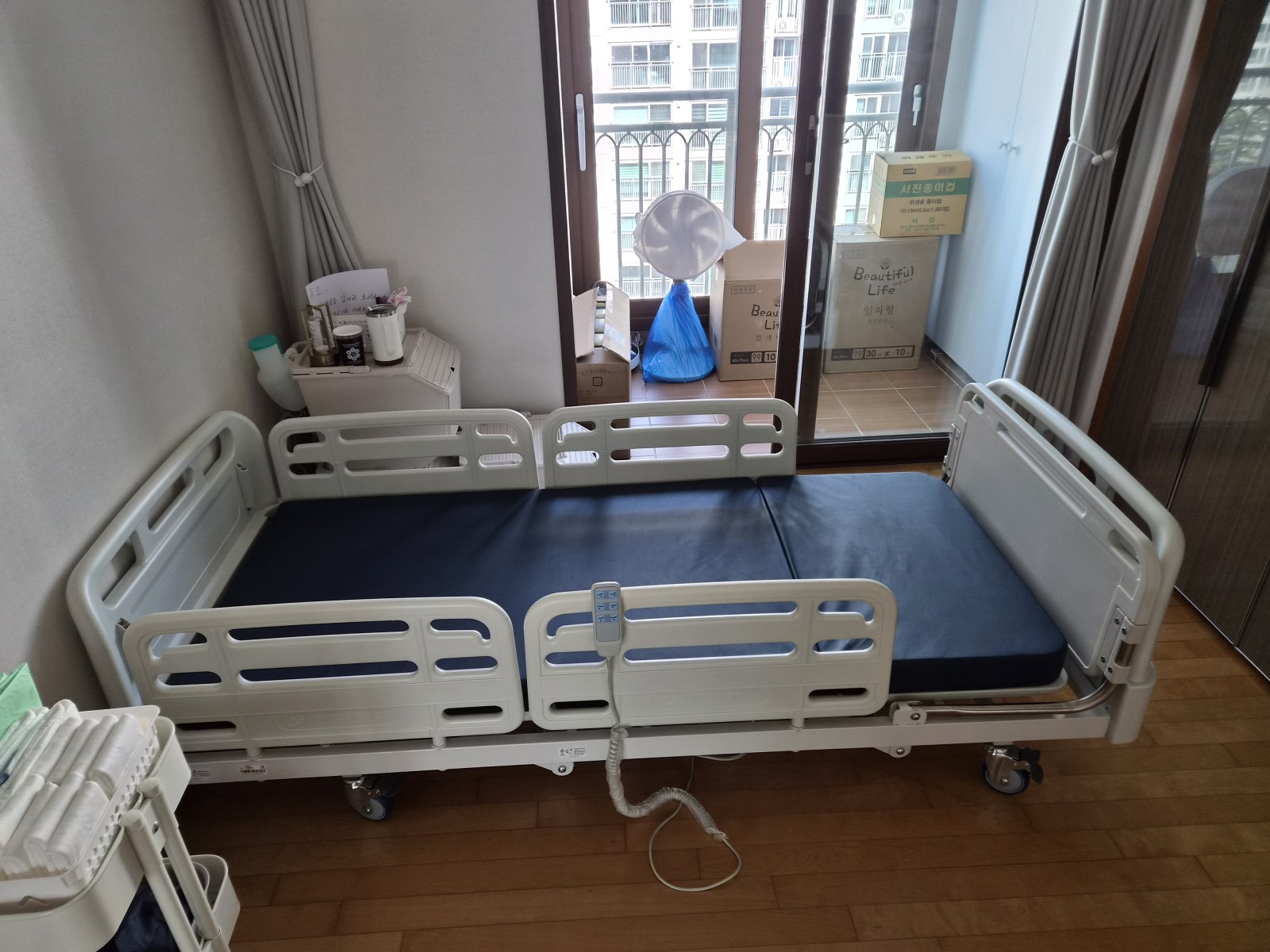 병원침대 창가 설치 예시